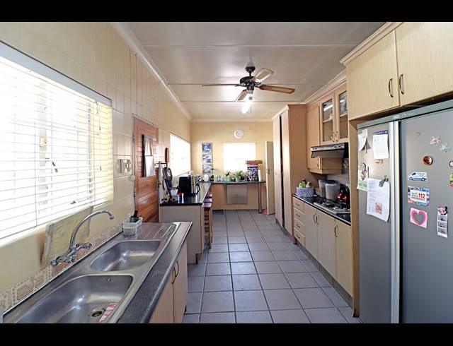 4 BEDROOM FREEHOLD FOR SALE IN GLENHAZEL